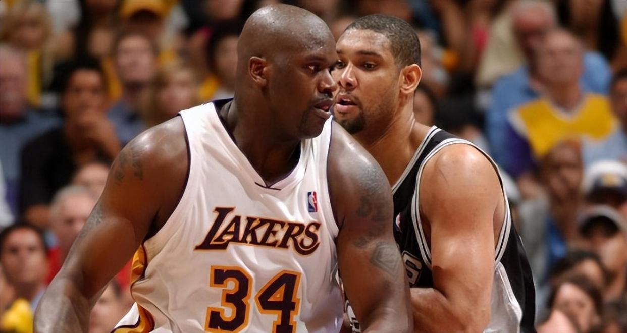 1996年，55岁的贝利还在踢足球（1996年，55岁的贝利仍驰骋绿茵场）