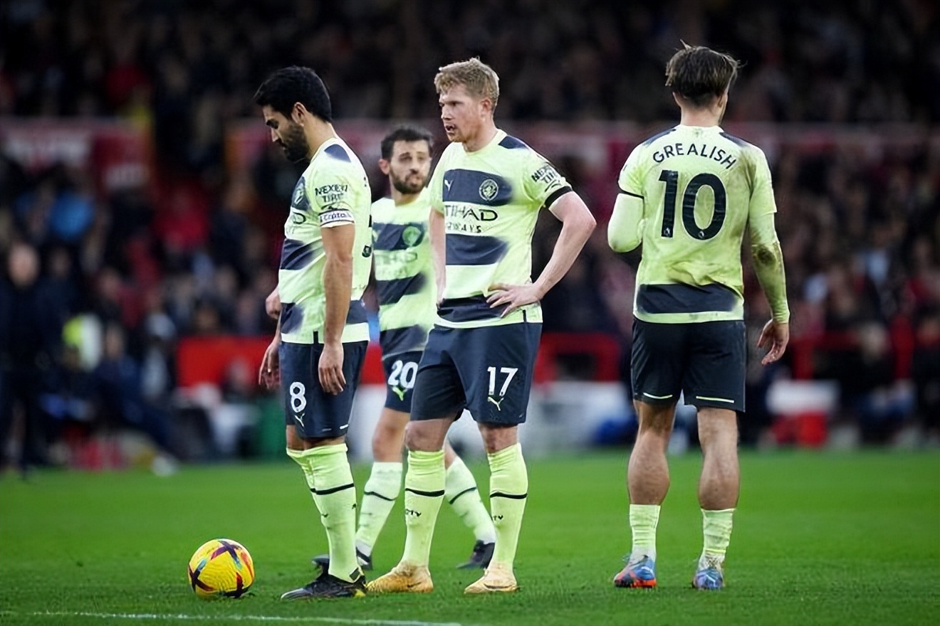 邓弗里斯：希望两到三周内复出，我们的球队就像一个大家庭（邓弗里斯：争取两到三周内复出，球队像一个大家庭）