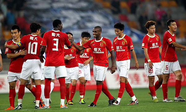 阿森纳稳住榜首期待延续奇迹（阿森纳继续领跑 盼再写传奇）