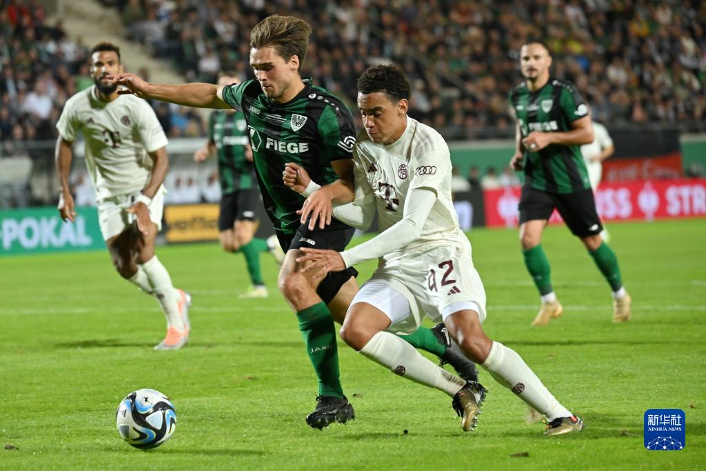 斯卢茨基：这是于汉超生涯最后一场比赛，明年加入申花教练组（斯卢茨基：于汉超今战谢幕，明年将加入申花教练组）