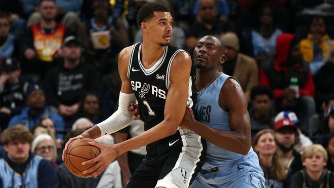 融于池畔，简于形制；瑞典高尔夫球场度假木屋设计（依水相融，形制极简：瑞典高尔夫球场度假木屋设计）