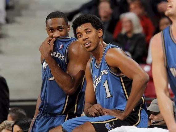 记者：李可并未参加申花赛前合练，明天能否首发存疑（李可缺席申花赛前合练，明日首发成疑）