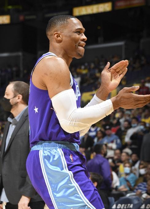 斯帕莱蒂：让佩林首发，是因为迪格雷戈里奥有点肠胃炎（斯帕莱蒂：迪格雷戈里奥肠胃不适，佩林获得首发）