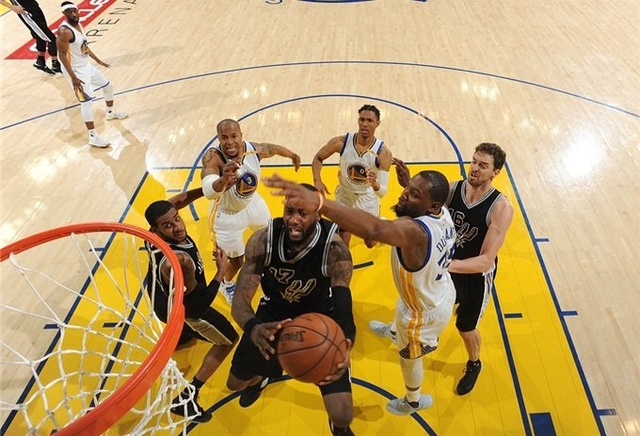 旗下球队乌拉圭第四级别联赛夺冠并升级，梅西、苏牙晒图祝贺（旗下球队夺得乌拉圭第四级联赛冠军并成功升级，梅西与苏亚雷斯晒照祝贺）