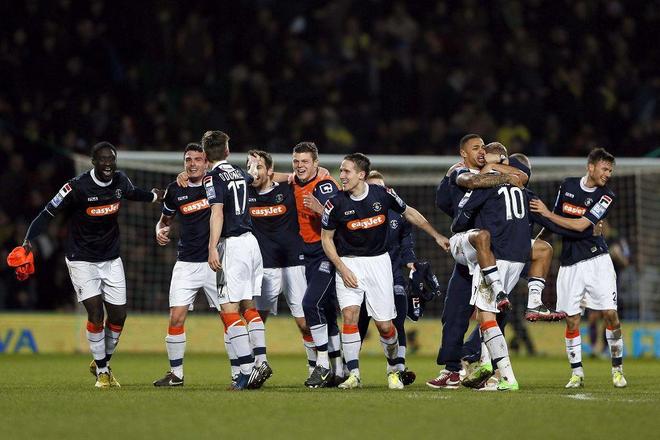 开场4分钟破门，莱万打入巴萨回归诺坎普的首粒进球（莱万回诺坎普首球，开场4分钟为巴萨先拔头筹）